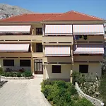 Andreja * باغ